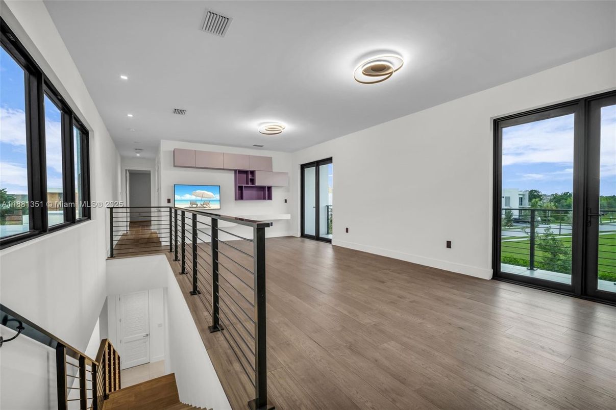 Interior, Recessed Lighting, Wood Texture Flooring