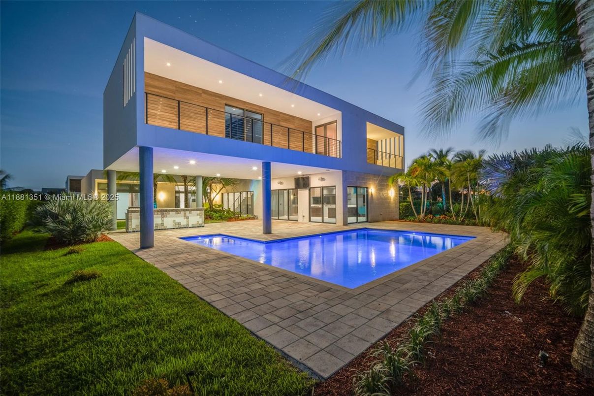 Backyard, Exterior, Pool