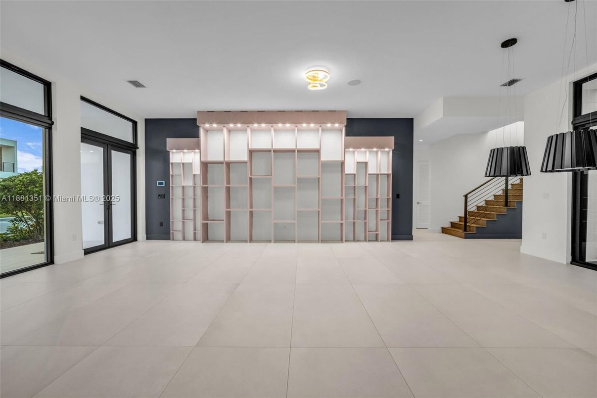 Empty room, Interior, Pendant Lights