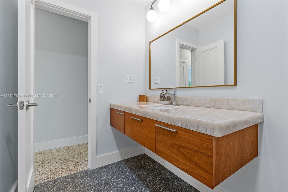 Bathroom, Interior, Tile Countertops