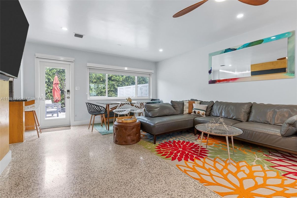 Dining room, Interior, Living room, Recessed Lighting