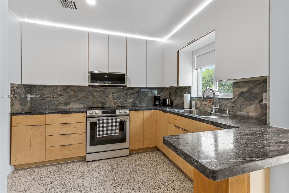 Interior, Kitchen, Recessed Lighting