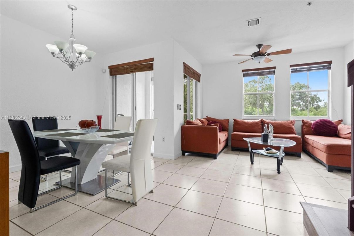 Chandelier, Dining room, Interior, Living room