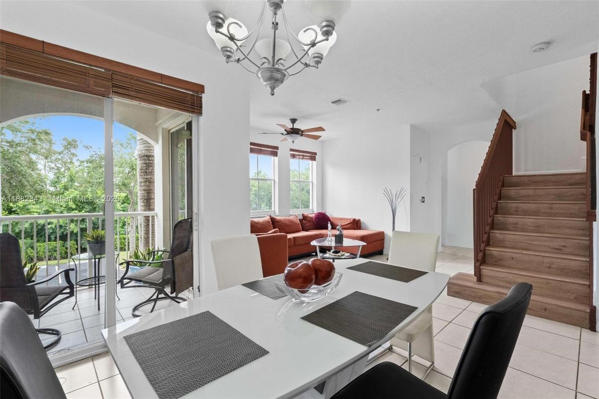 Chandelier, Dining room, Interior, Living room