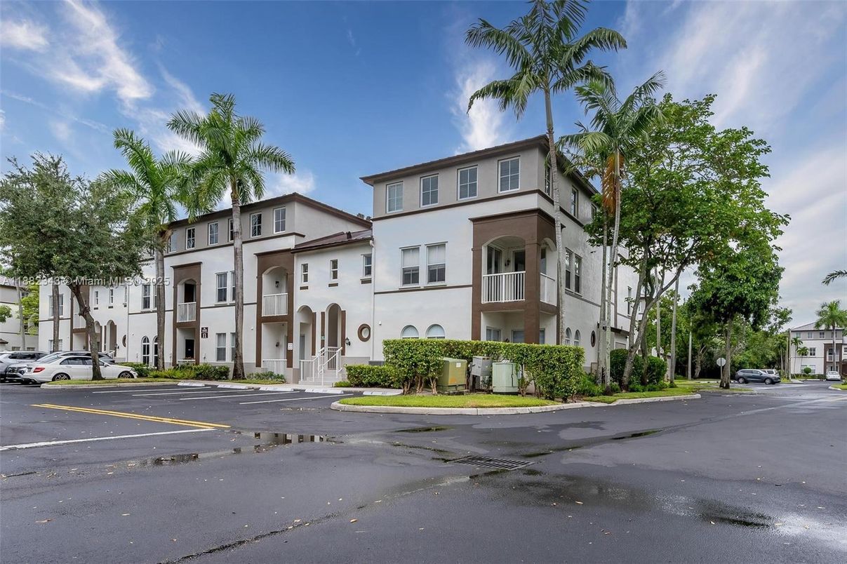 Exterior, Facade, French Provincial