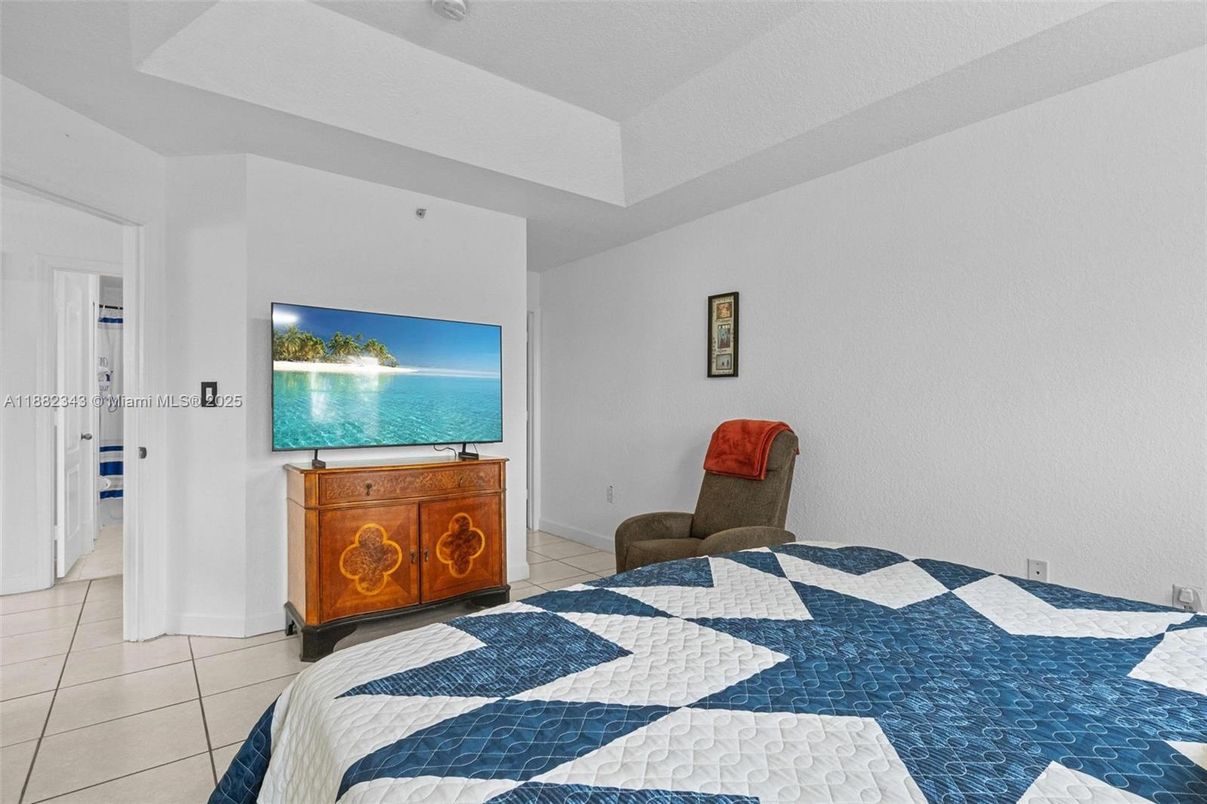 Bedroom, Interior, Water