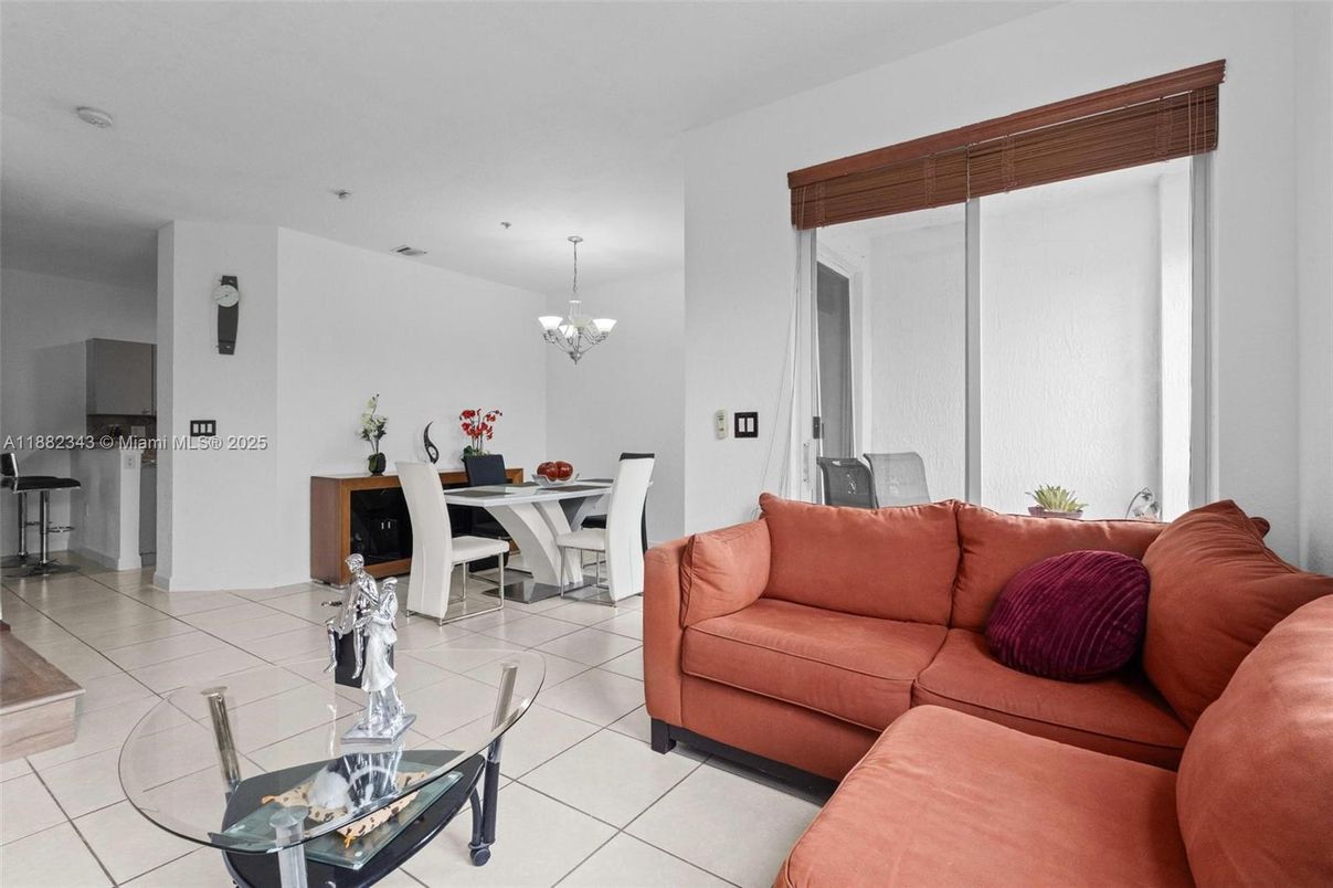 Chandelier, Dining room, Interior, Living room