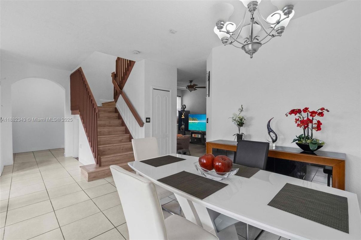 Chandelier, Dining room, Interior