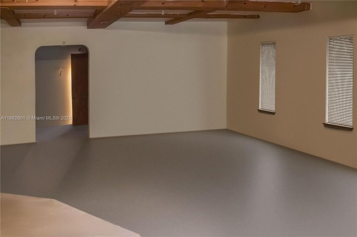 Empty room, Interior, Wooden Beams