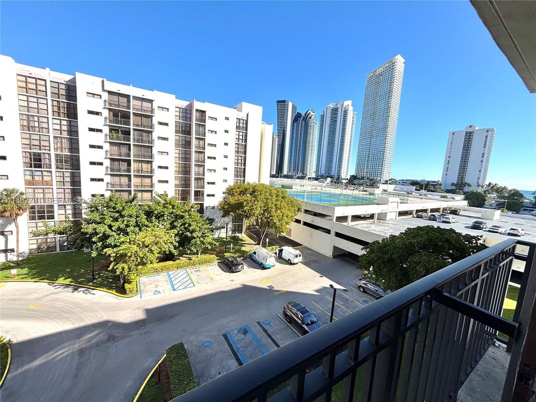 Exterior, Other, Skyline