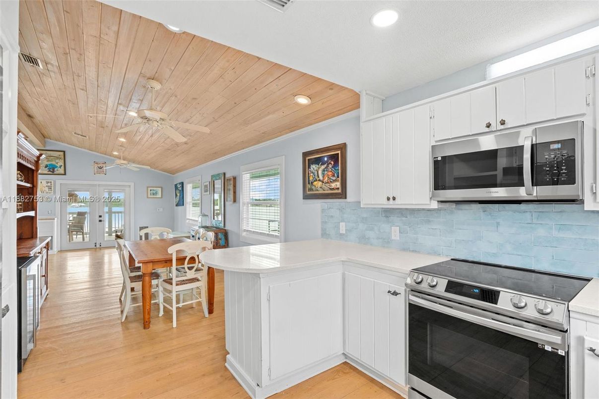 Dining room, Interior, Kitchen, Recessed Lighting, Stainless Steel Appliances, Wooden Ceilings, Wood Texture Flooring