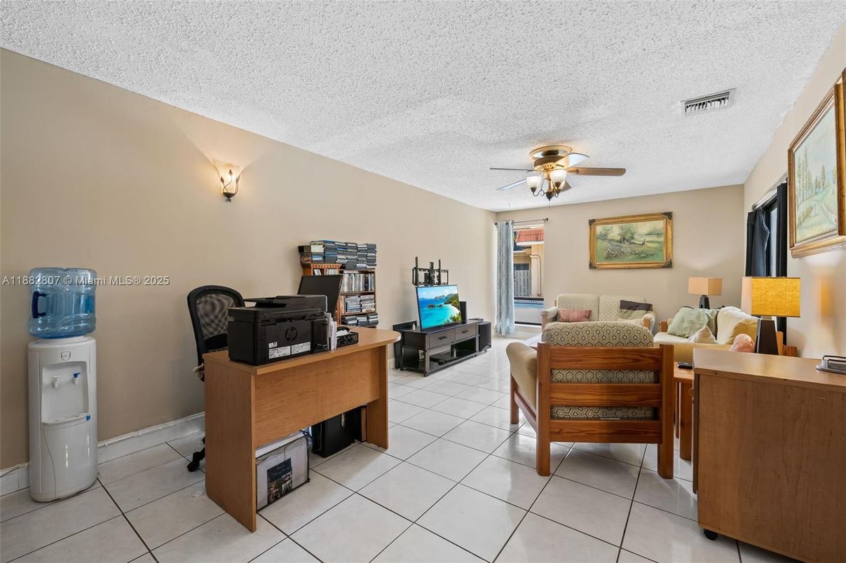 Home Office, Interior