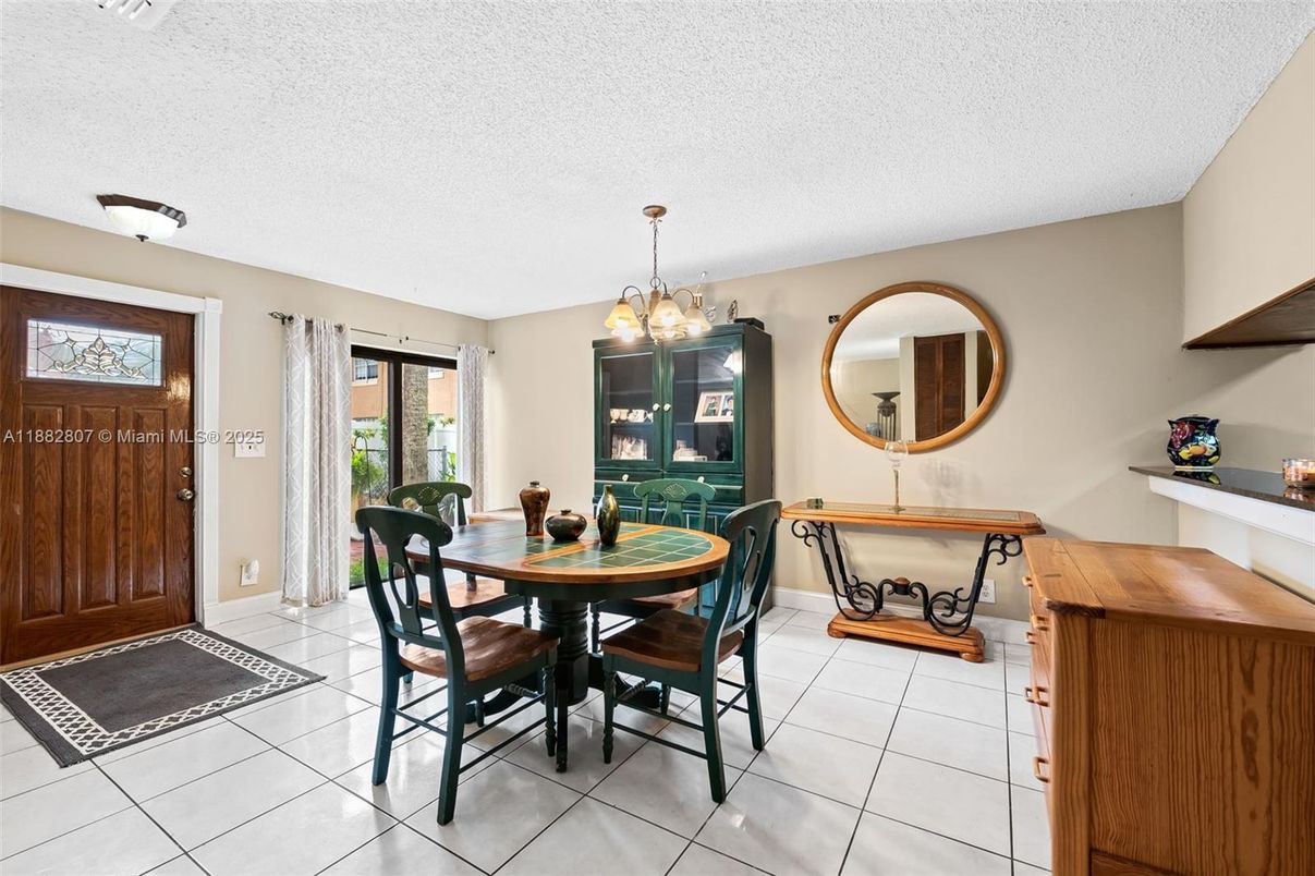 Chandelier, Dining room, Interior