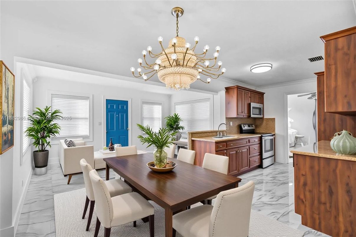 Chandelier, Dining room, Interior, Kitchen, Living room, Marble, Stainless Steel Appliances