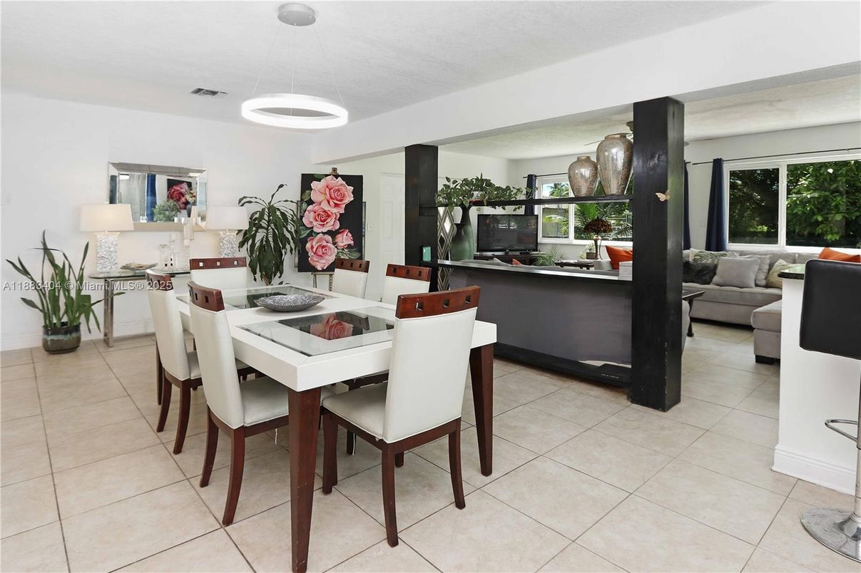 Dining room, Interior, Living room, Pendant Lights