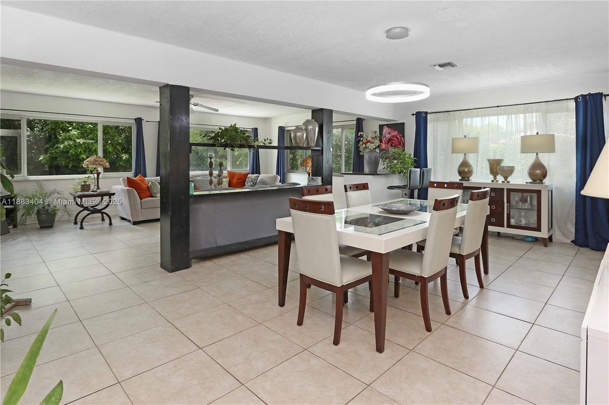 Dining room, Interior, Pendant Lights