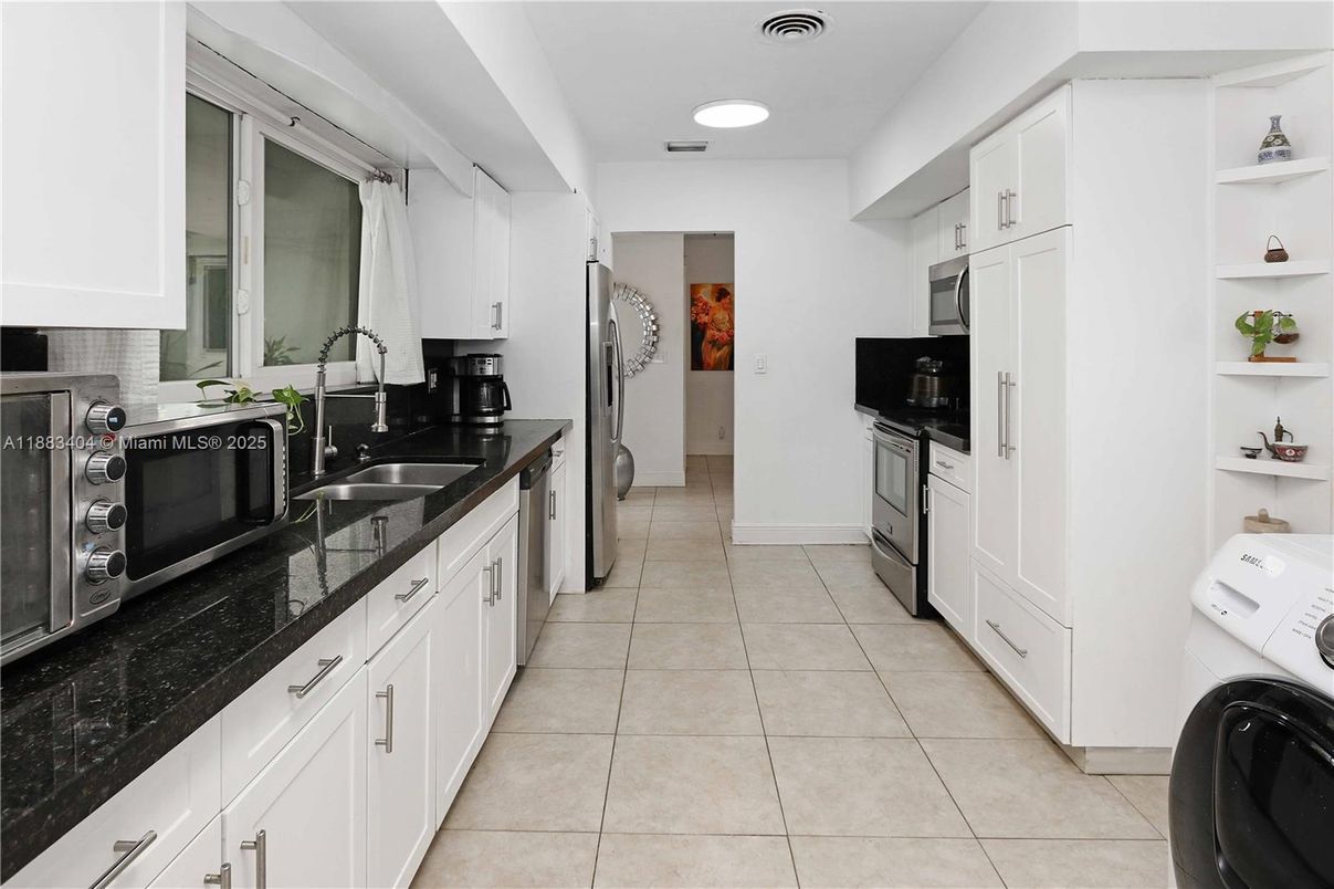 Interior, Kitchen, Recessed Lighting, Washer