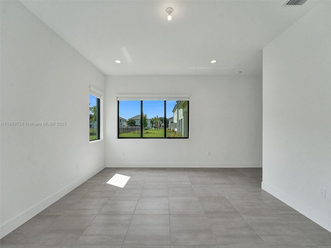 Empty room, Interior, Recessed Lighting