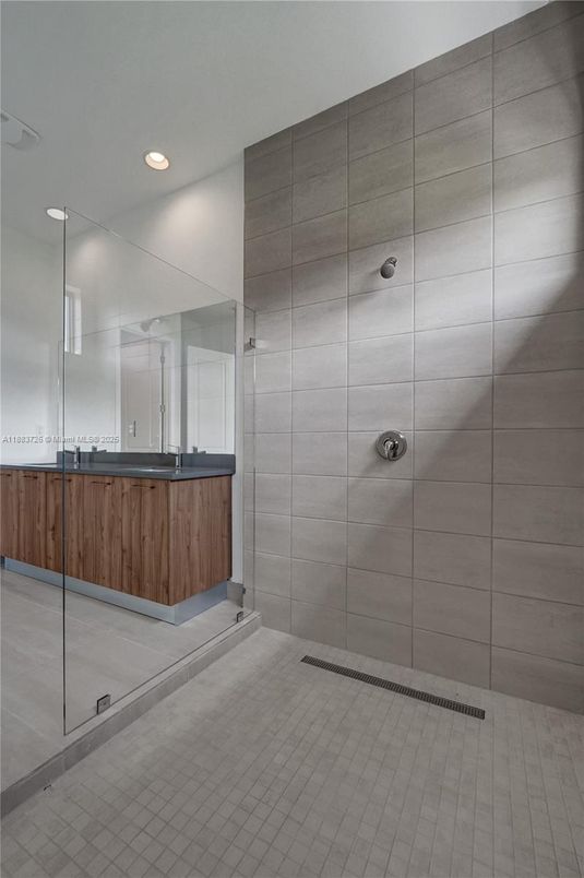 Bathroom, Interior, Recessed Lighting