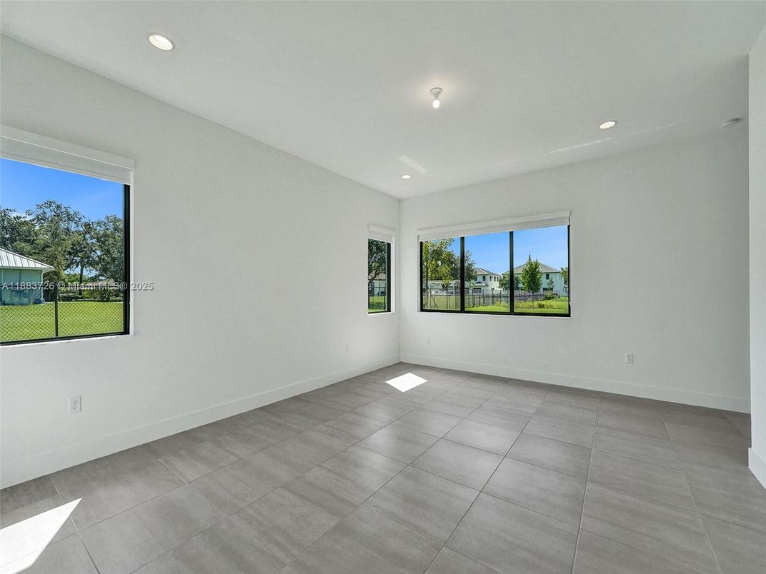 Empty room, Interior, Recessed Lighting