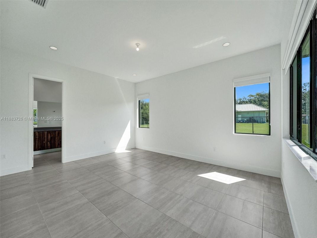 Empty room, Interior, Recessed Lighting