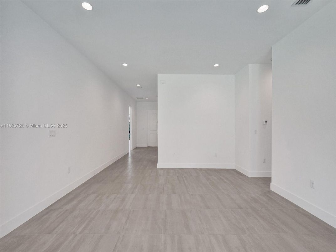 Empty room, Interior, Recessed Lighting