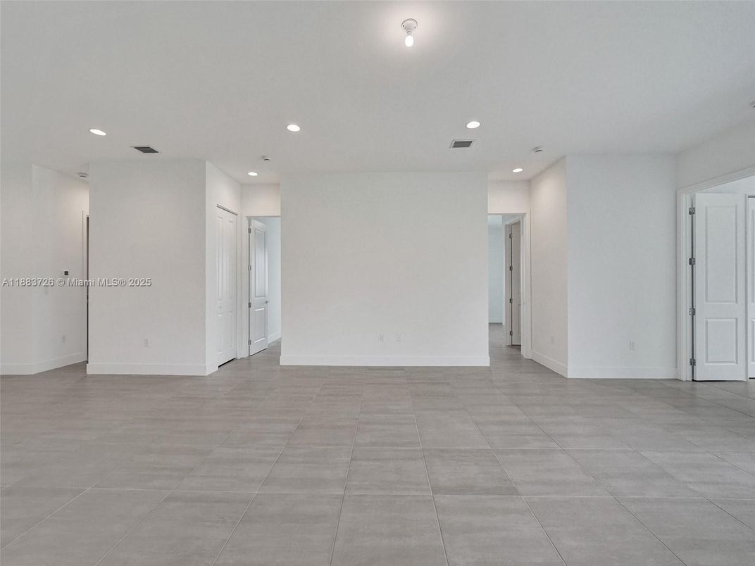 Empty room, Interior, Recessed Lighting