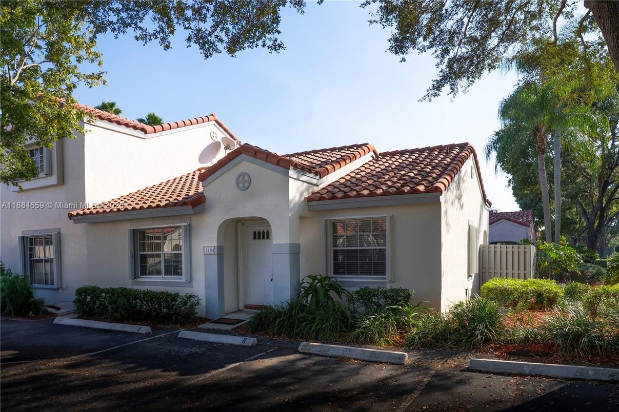 Exterior, Facade, Spanish Mediterranean