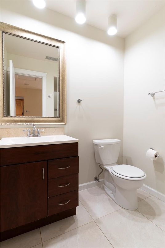 Bathroom, Interior, Recessed Lighting