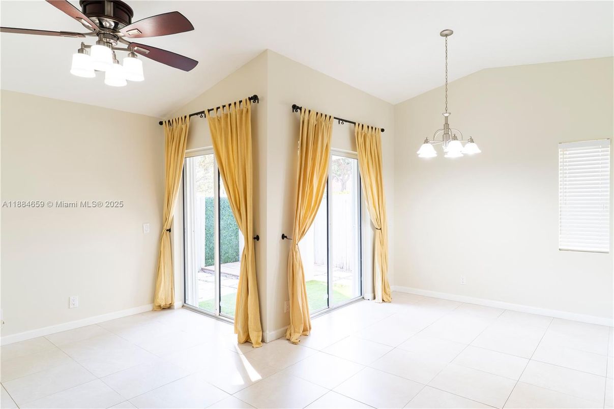 Empty room, Interior, Pendant Lights
