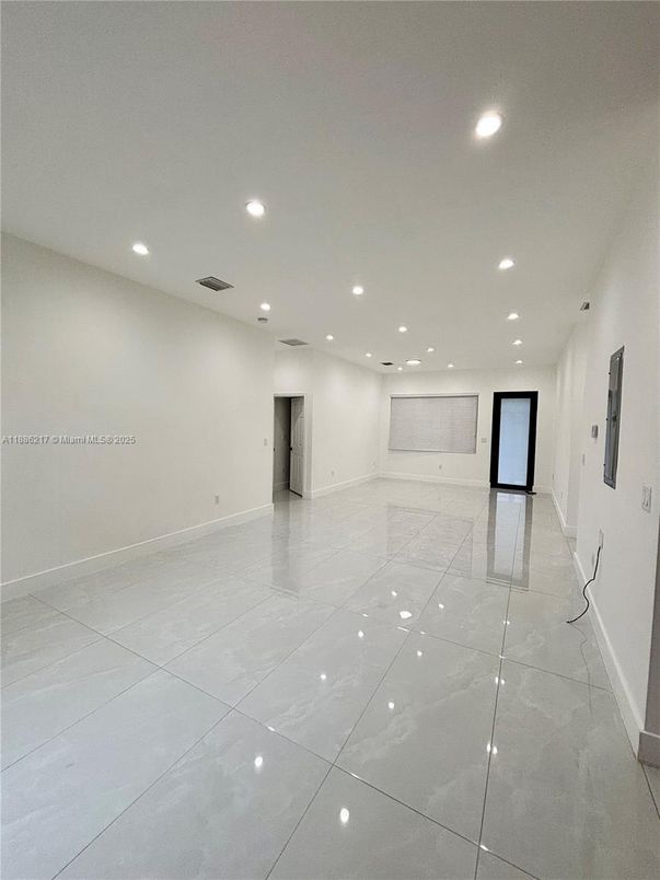 Empty room, Interior, Recessed Lighting