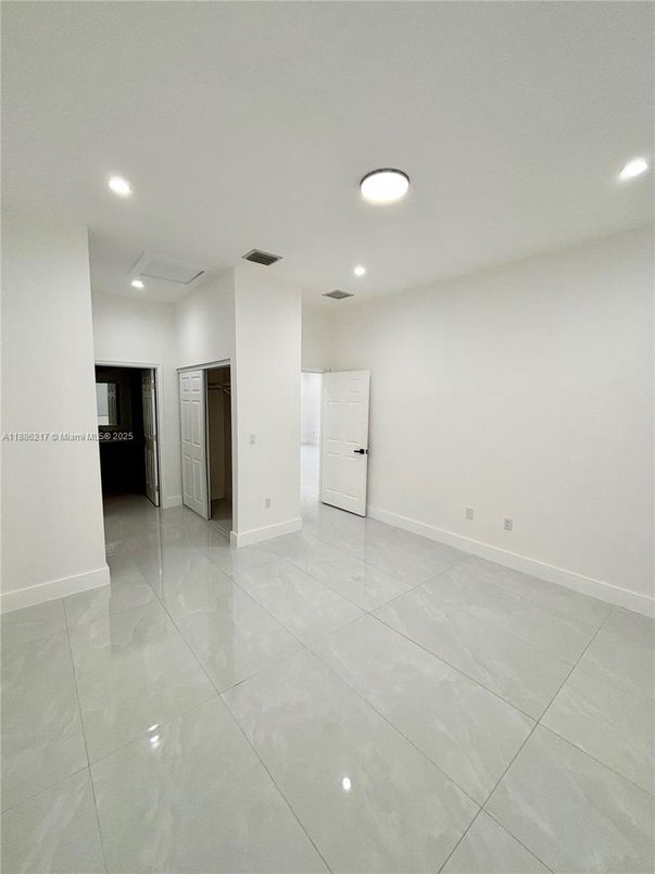 Empty room, Interior, Recessed Lighting