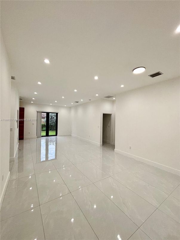 Empty room, Interior, Recessed Lighting