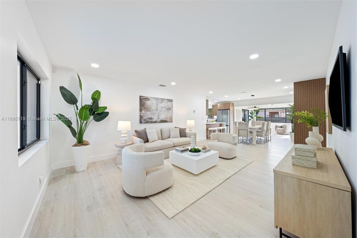 Dining room, Interior, Living room, Pendant Lights, Recessed Lighting, Wood Texture Flooring