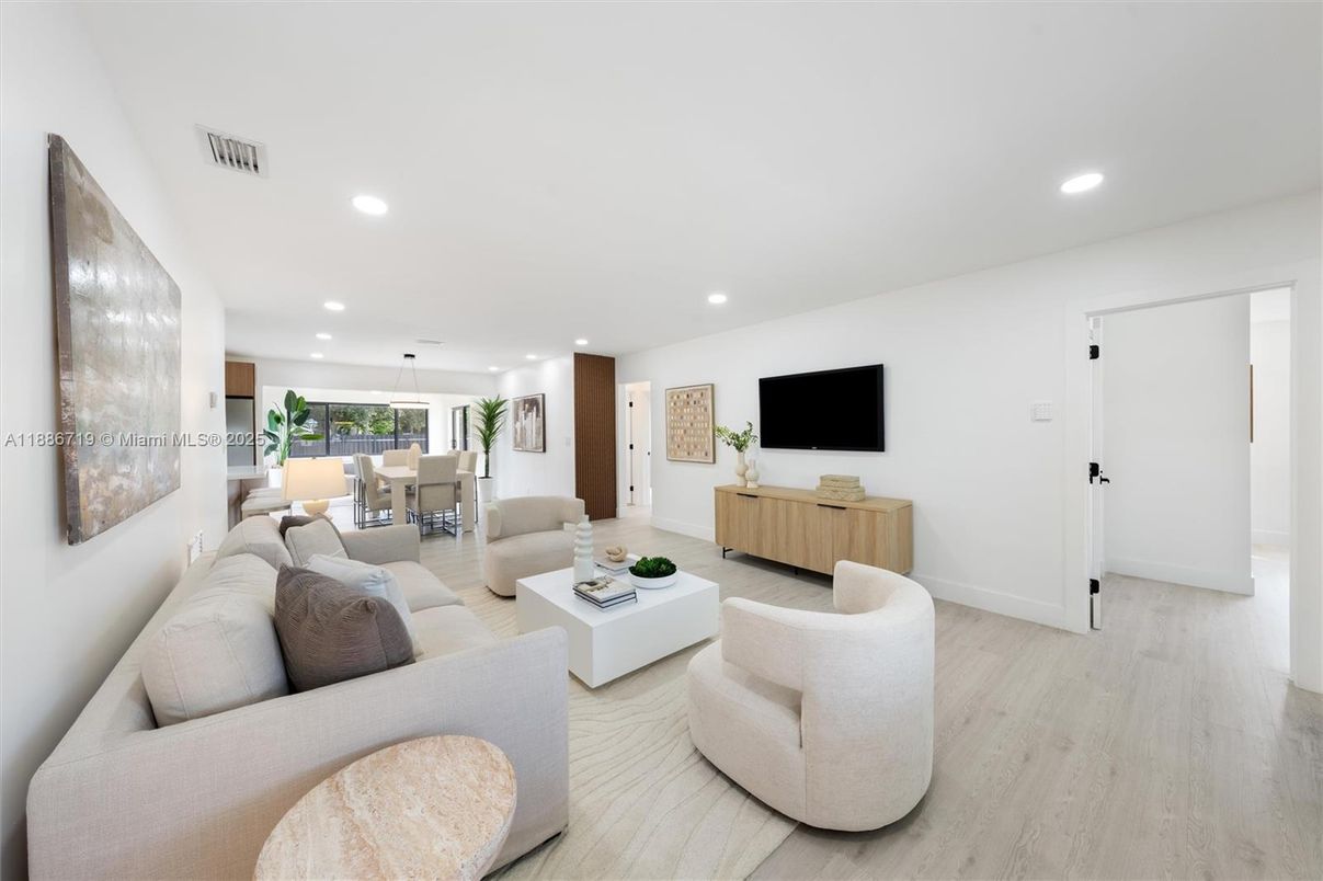 Dining room, Interior, Living room, Pendant Lights, Recessed Lighting, Wood Texture Flooring