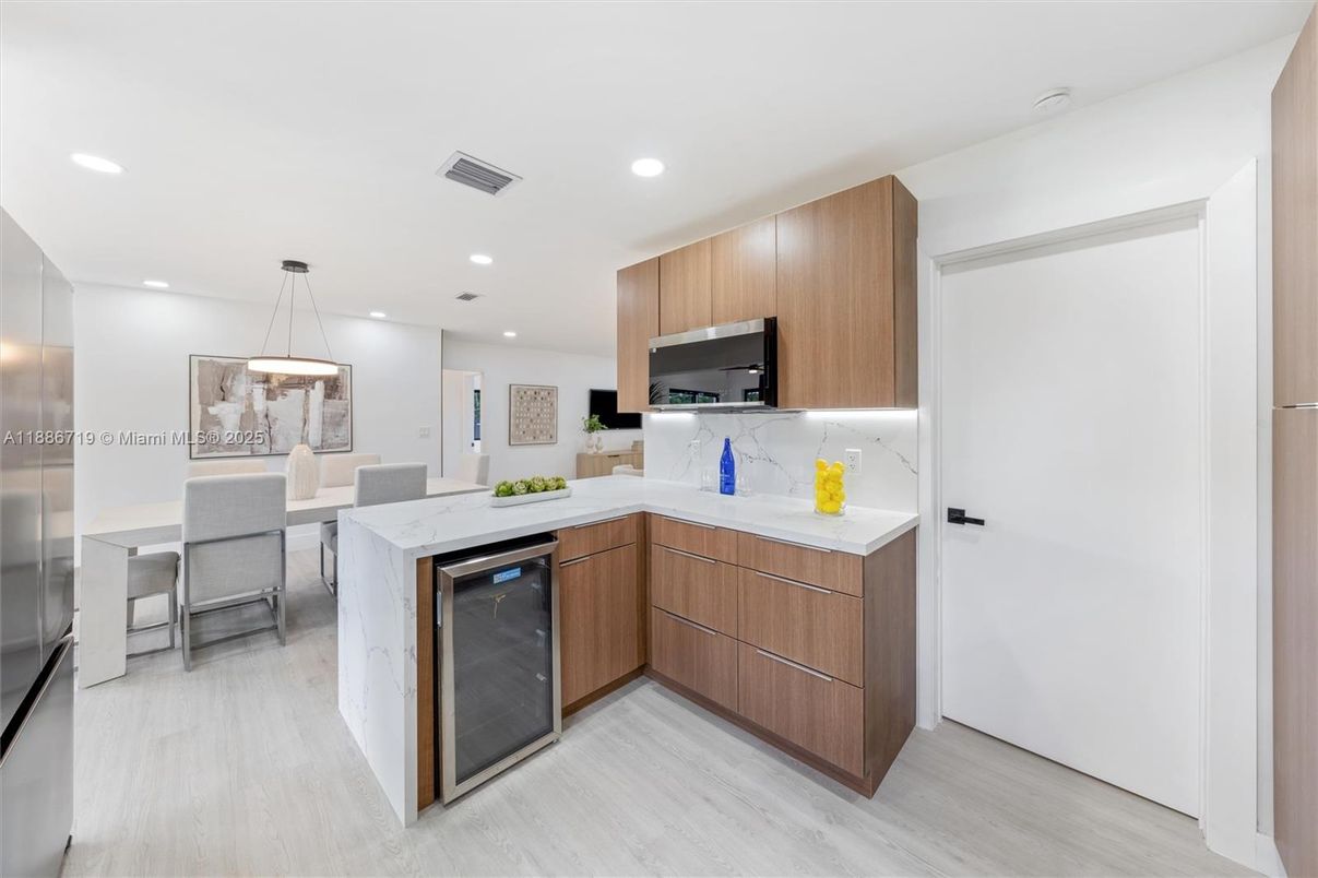 Dining room, Interior, Kitchen, Pendant Lights, Recessed Lighting, Stainless Steel Appliances, Wood Texture Flooring
