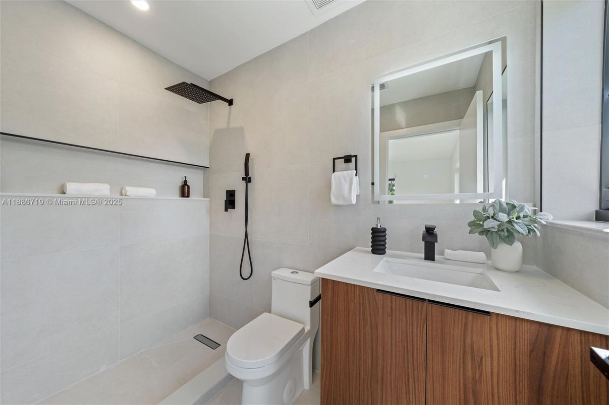 Bathroom, Interior, Recessed Lighting