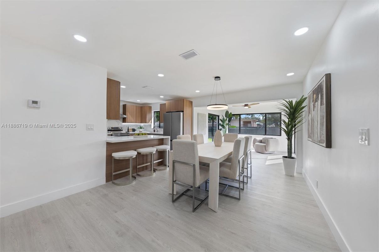 Dining room, Interior, Kitchen, Pendant Lights, Recessed Lighting, Wood Texture Flooring