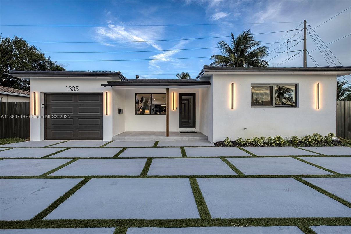 Attached, Exterior, Facade, Modern