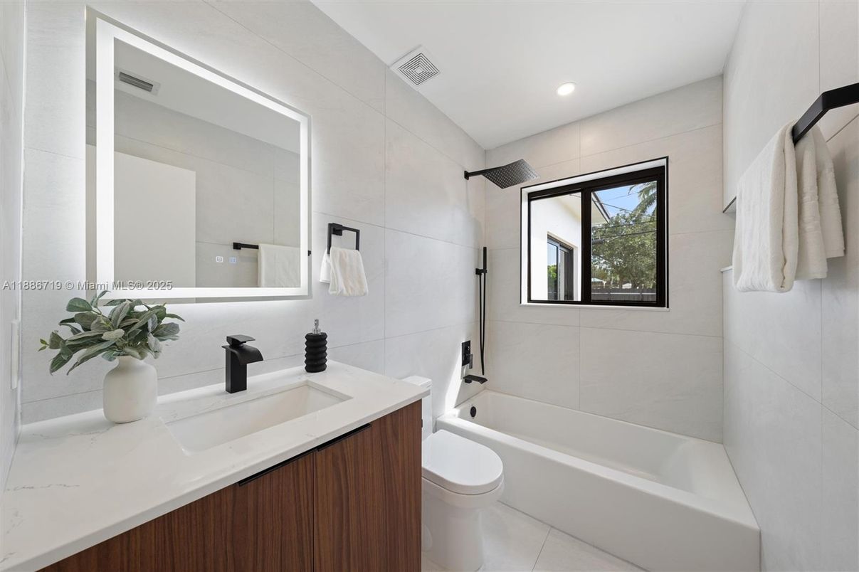 Bathroom, Interior, Recessed Lighting