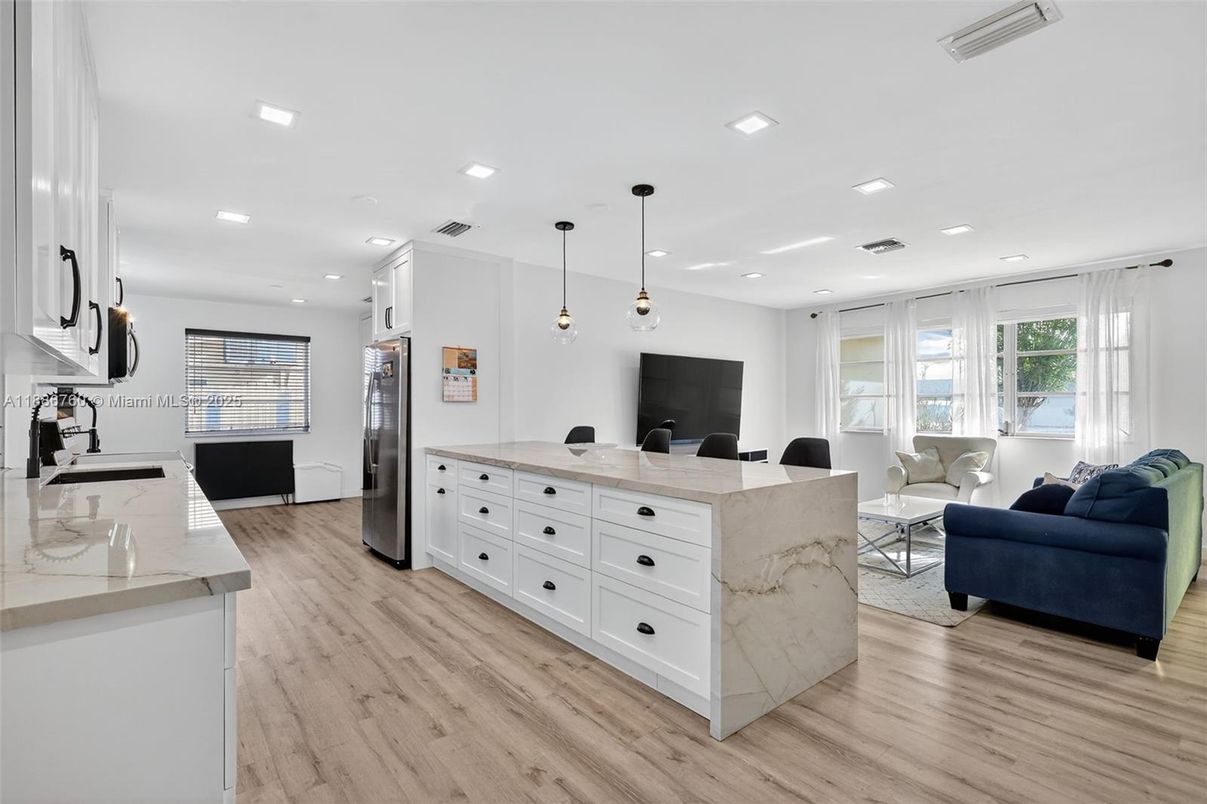 Interior, Kitchen, Living room, Pendant Lights, Recessed Lighting, Wood Texture Flooring