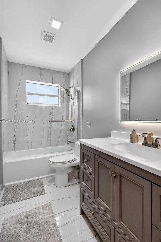 Bathroom, Interior, Marble, Marble Walls, Recessed Lighting