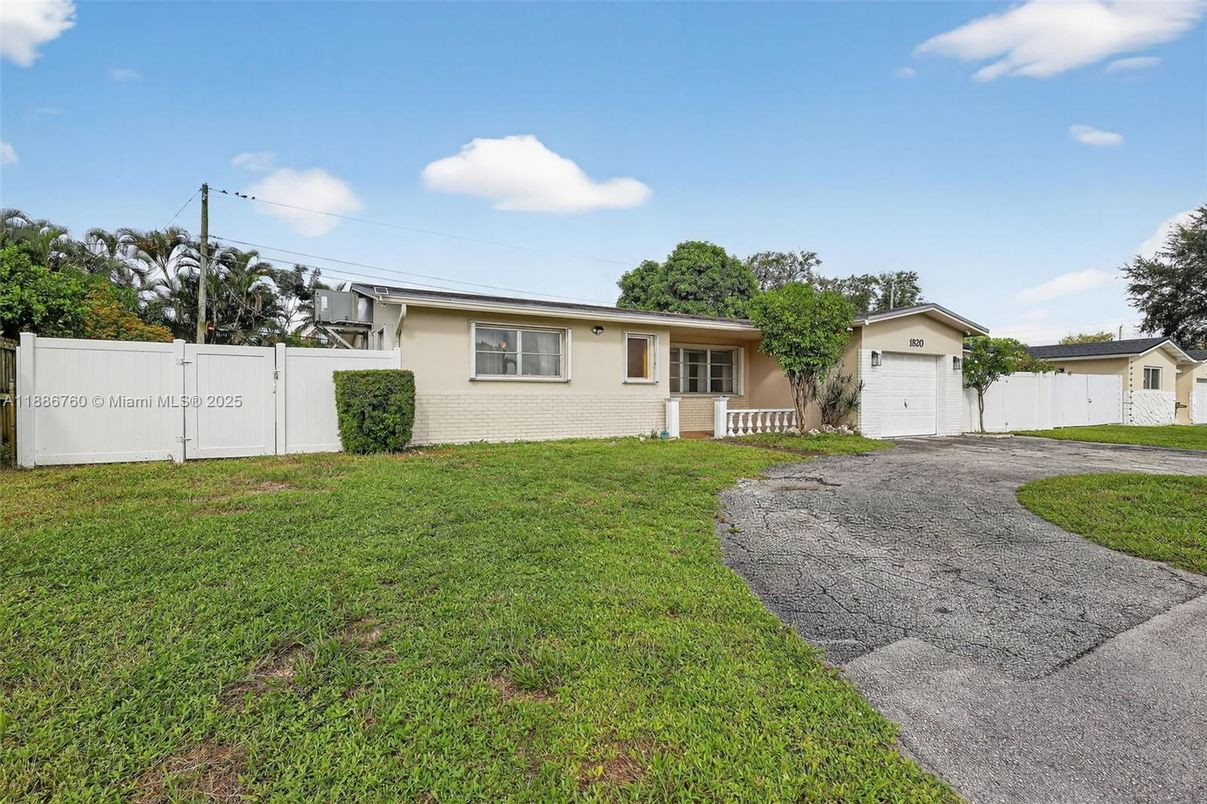 Backyard, Detached Garage, Exterior