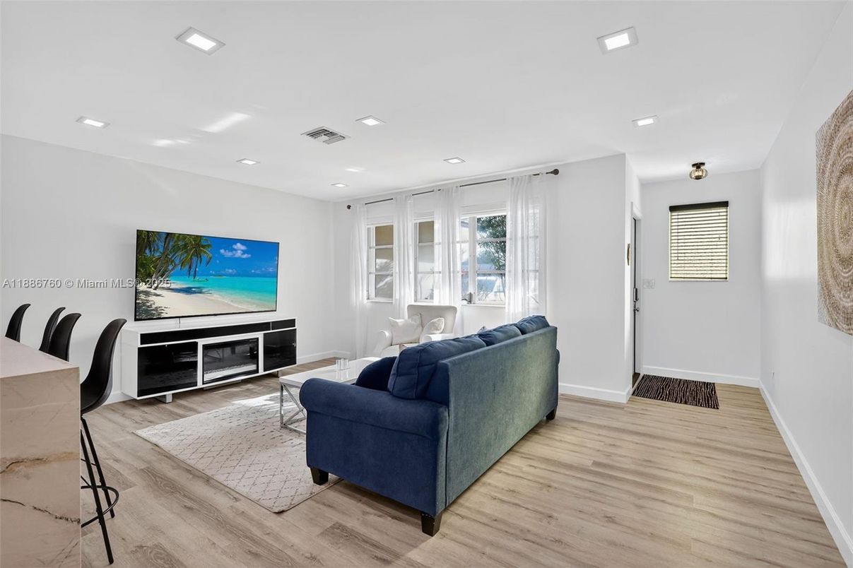 Interior, Living room, Recessed Lighting, Wood Texture Flooring