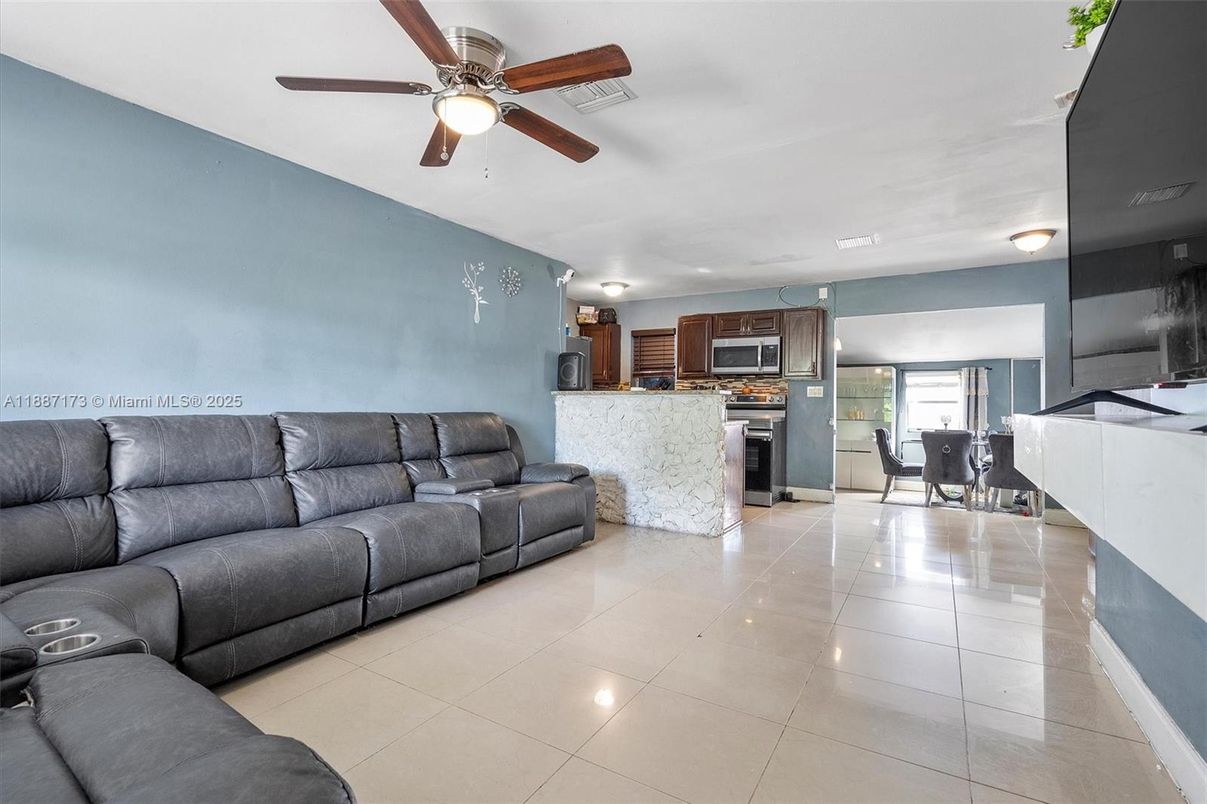 Dining room, Interior, Kitchen, Living room, Stainless Steel Appliances