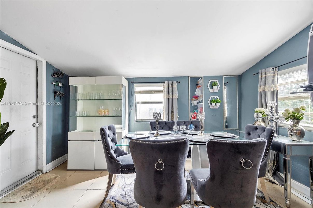 Dining room, Interior