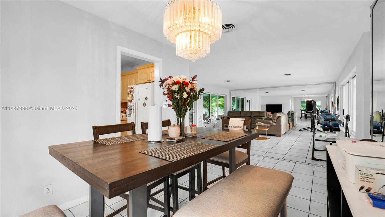 Chandelier, Dining room, Interior, Living room
