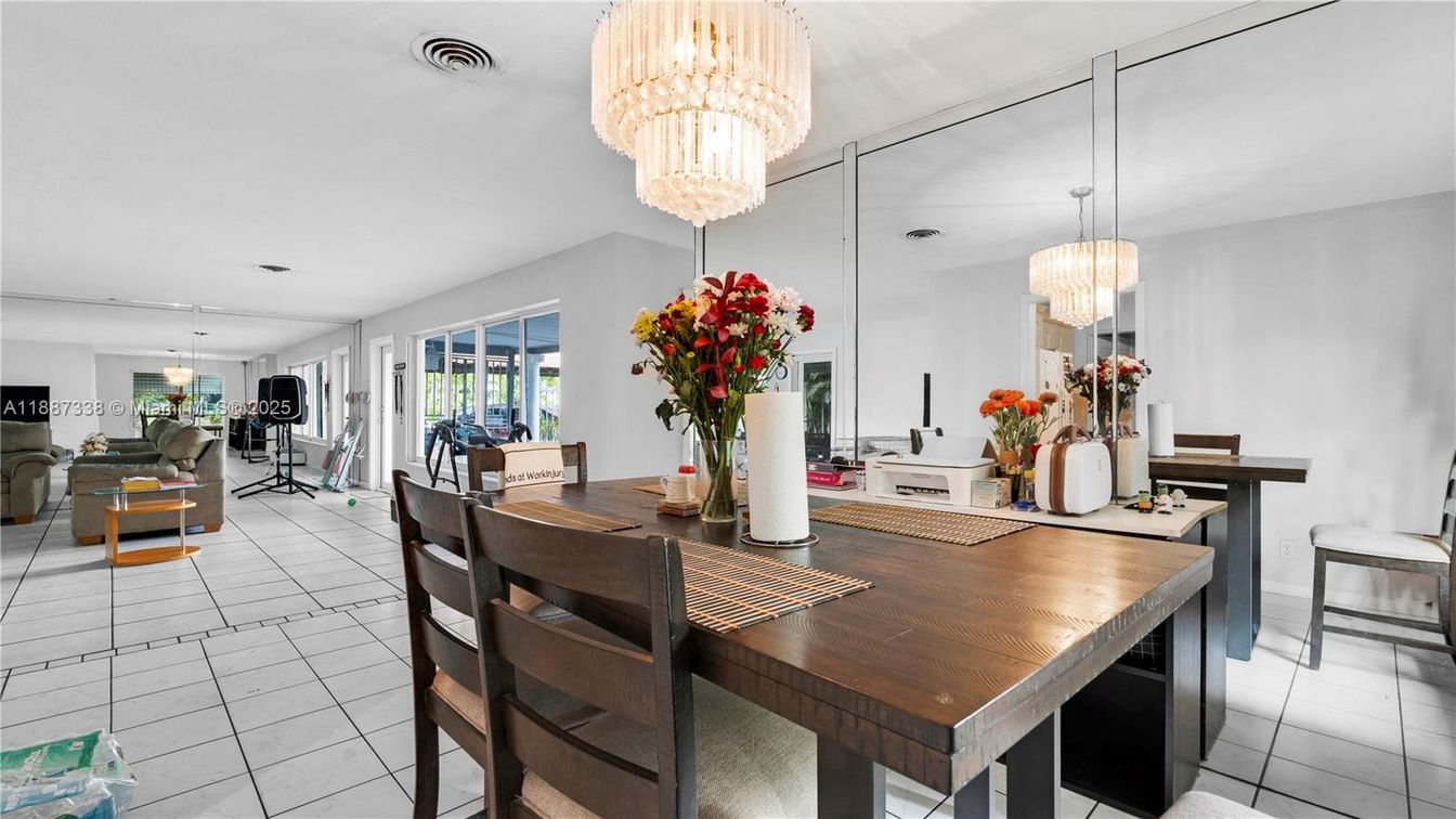 Chandelier, Dining room, Interior