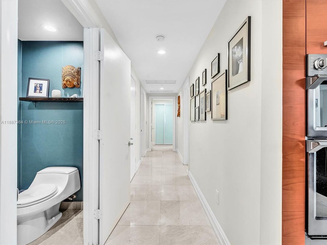 Bathroom, Interior, Recessed Lighting