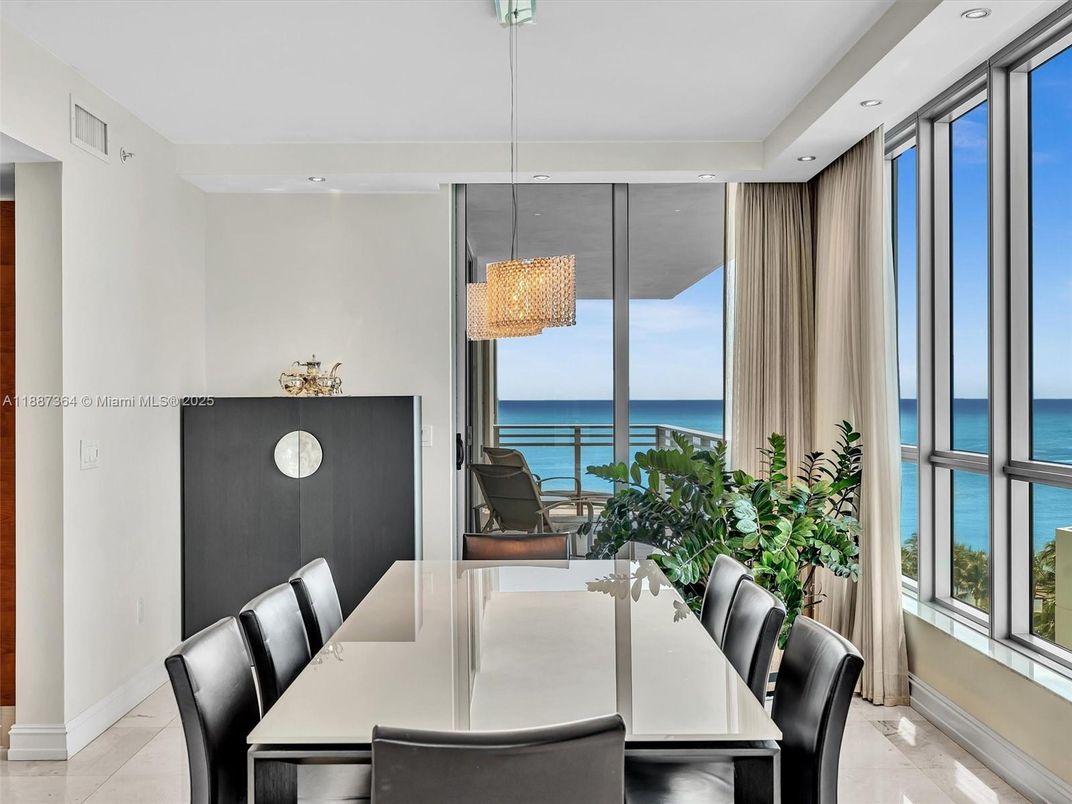 Dining room, Interior, Pendant Lights, Recessed Lighting, Water